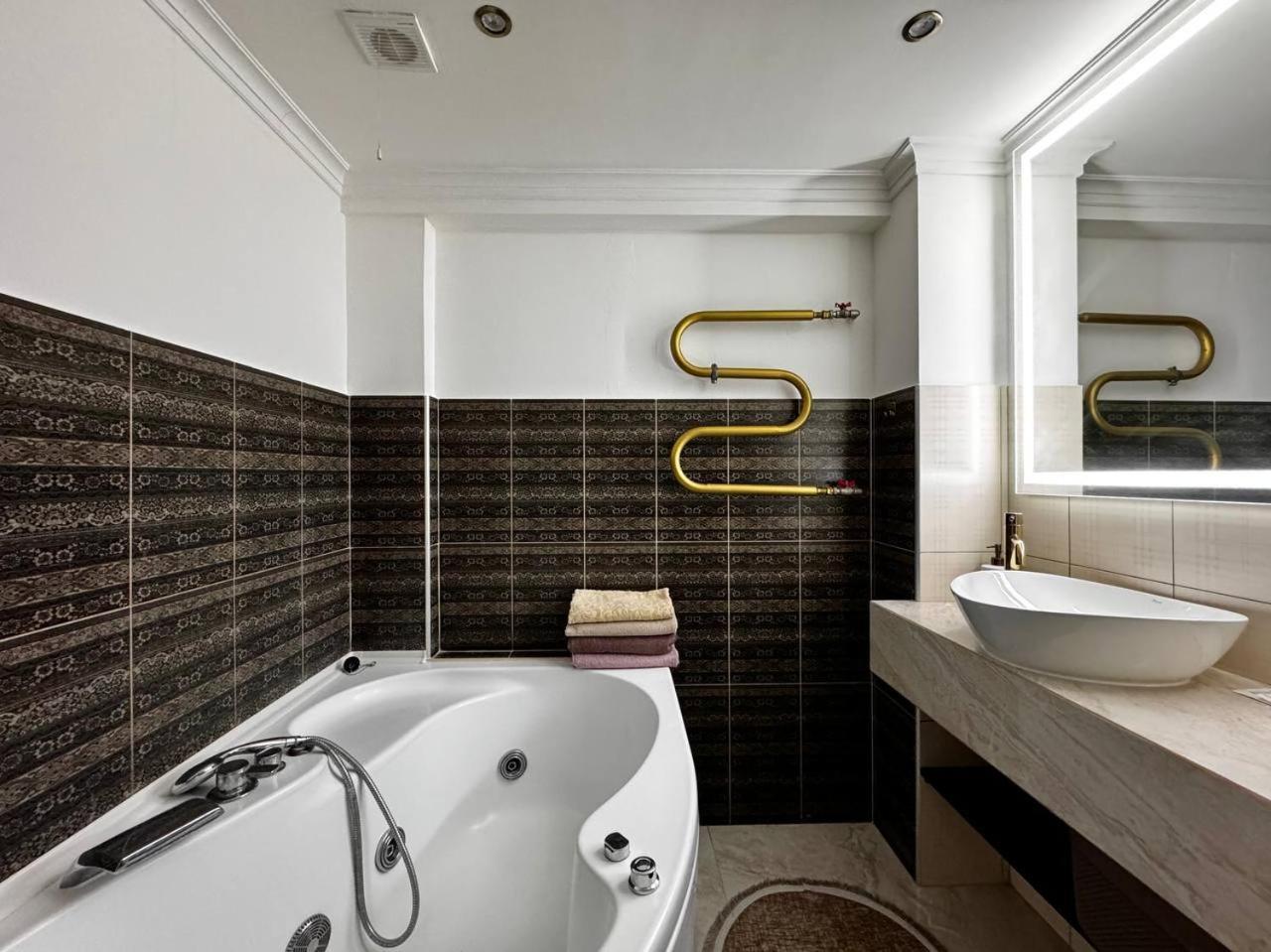Deribasivska 10 Luxury Apartment Odessa Ngoại thất bức ảnh